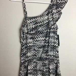 NWT Womens Small BCS Top, Black White Zig Zag